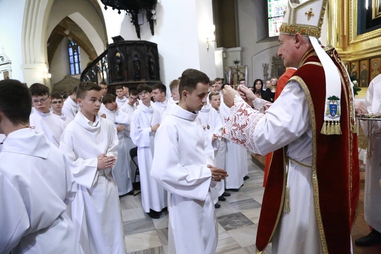 Wręczenie krzyży ceremoniarza