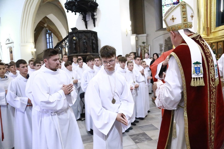 Wręczenie krzyży ceremoniarza