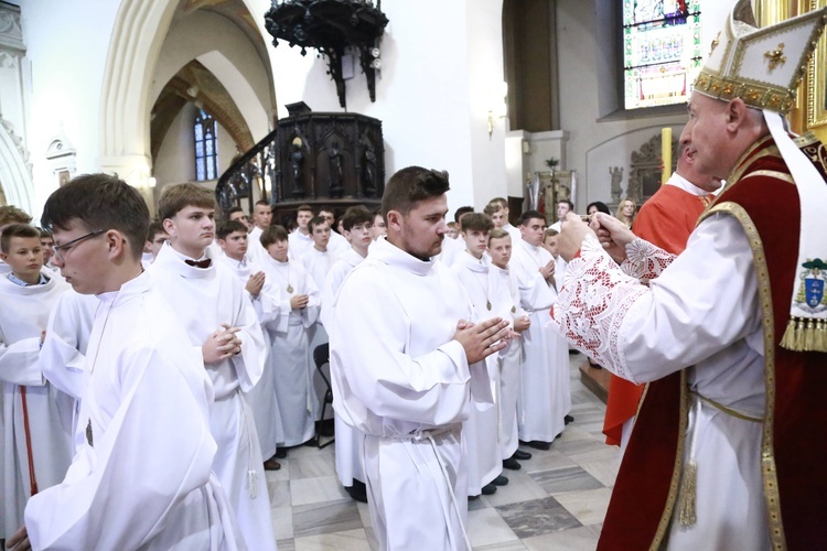 Wręczenie krzyży ceremoniarza