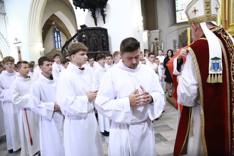 Wręczenie krzyży ceremoniarza