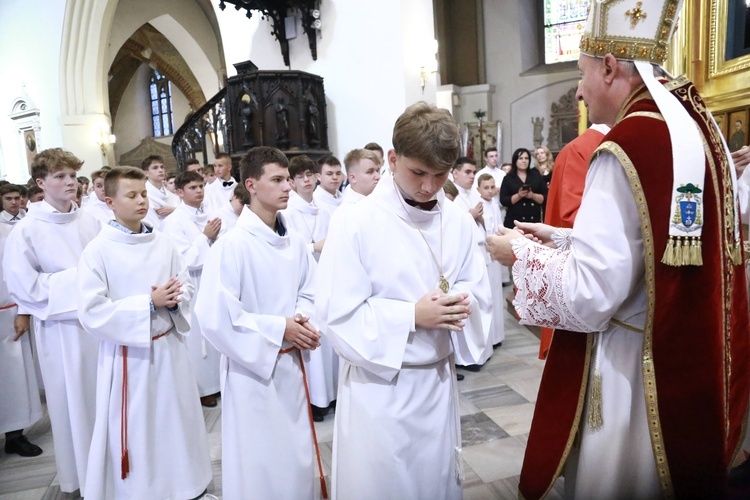 Wręczenie krzyży ceremoniarza