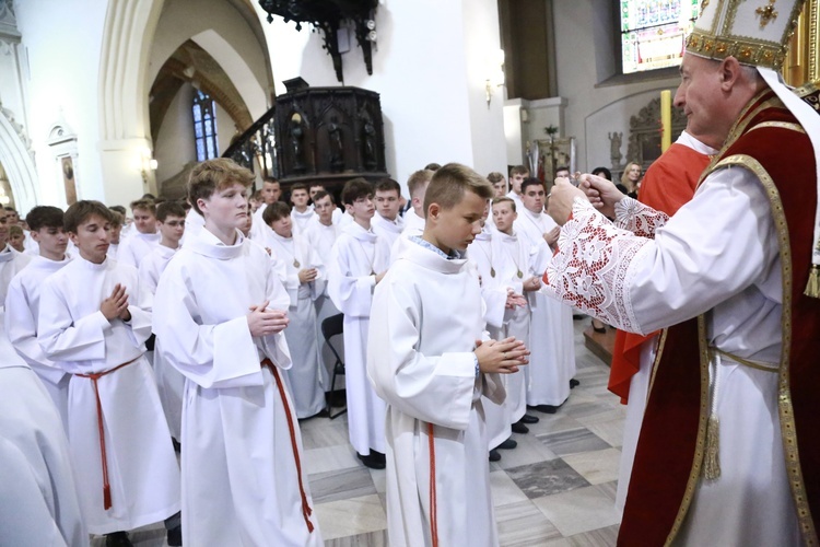 Wręczenie krzyży ceremoniarza