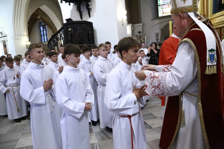 Wręczenie krzyży ceremoniarza