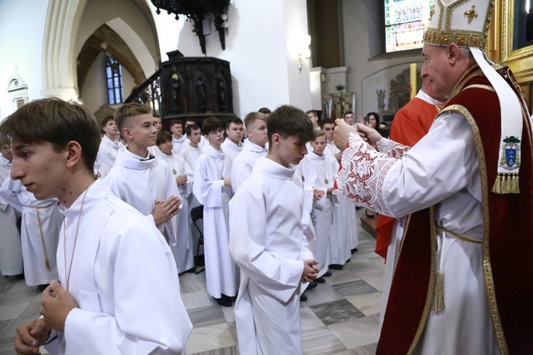 Wręczenie krzyży ceremoniarza