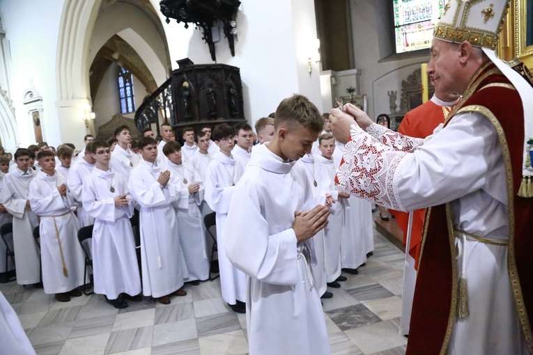 Wręczenie krzyży ceremoniarza