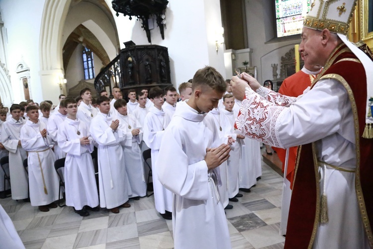 Wręczenie krzyży ceremoniarza