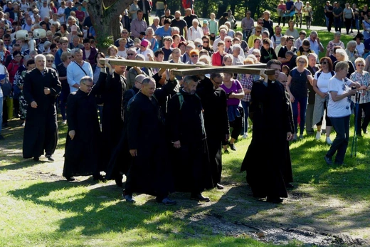 15. Diecezjalna Pielgrzymka Rodzin do Kalwarii Zebrzydowskiej 2023 - Droga krzyżowa