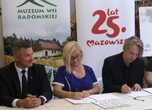 Ilona Jaroszek, Rafał Rajkowski (z lewej) i Grzegorz Dresler.