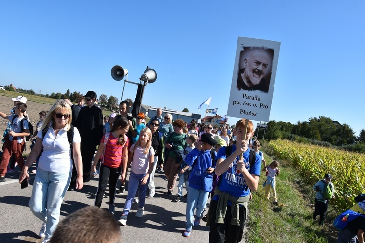 Przasnysz-Rostkowo. Pielgrzymka dzieci