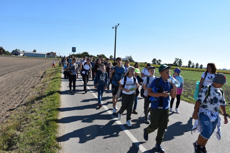 Przasnysz-Rostkowo. Pielgrzymka dzieci