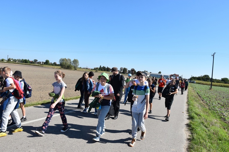 Przasnysz-Rostkowo. Pielgrzymka dzieci