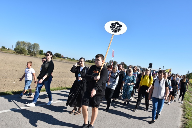 Przasnysz-Rostkowo. Pielgrzymka dzieci