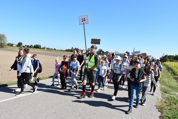 Przasnysz-Rostkowo. Pielgrzymka dzieci