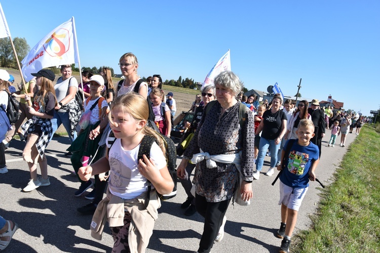 Przasnysz-Rostkowo. Pielgrzymka dzieci