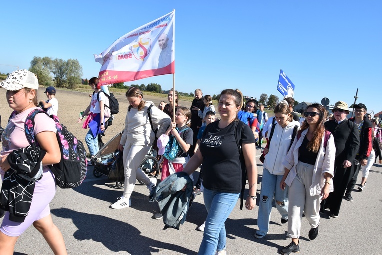 Przasnysz-Rostkowo. Pielgrzymka dzieci