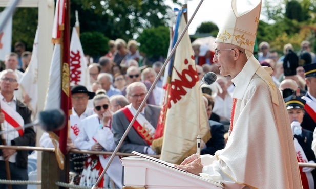 Abp Galbas: Wiele krzywd wyrządzanych jest dziś w miejscu pracy i w związku z pracą