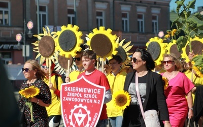 Otwarcie święta poprzedziła barwna parada. 