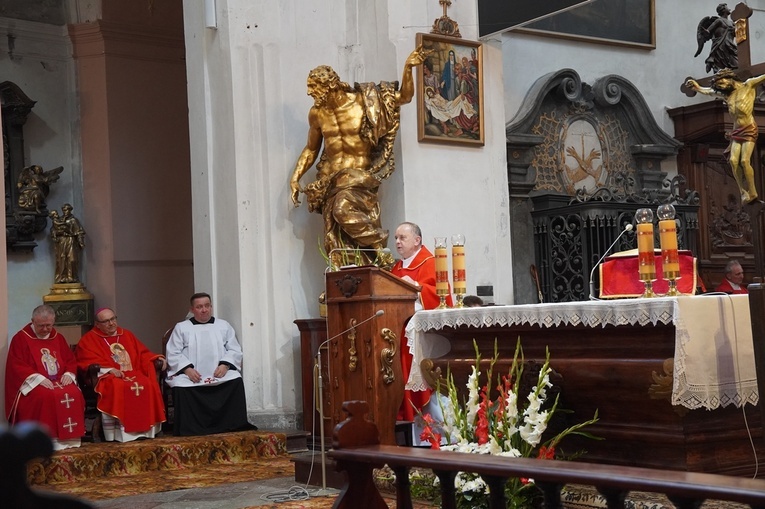 Procesja z relikwiami św. Stanisława i św. Doroty przeszła przez Wrocław