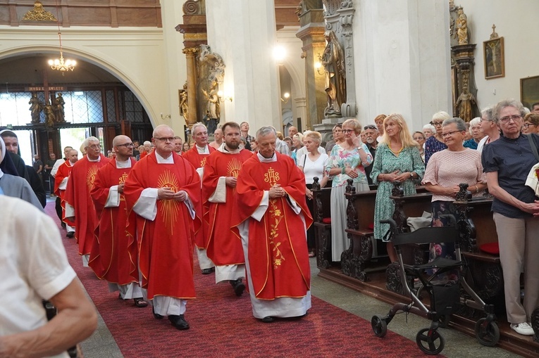 Procesja z relikwiami św. Stanisława i św. Doroty przeszła przez Wrocław