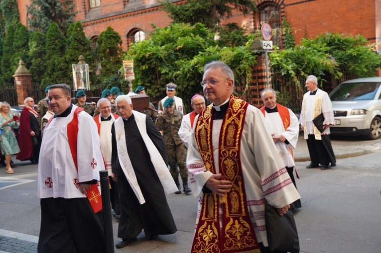 Procesja z relikwiami św. Stanisława i św. Doroty przeszła przez Wrocław