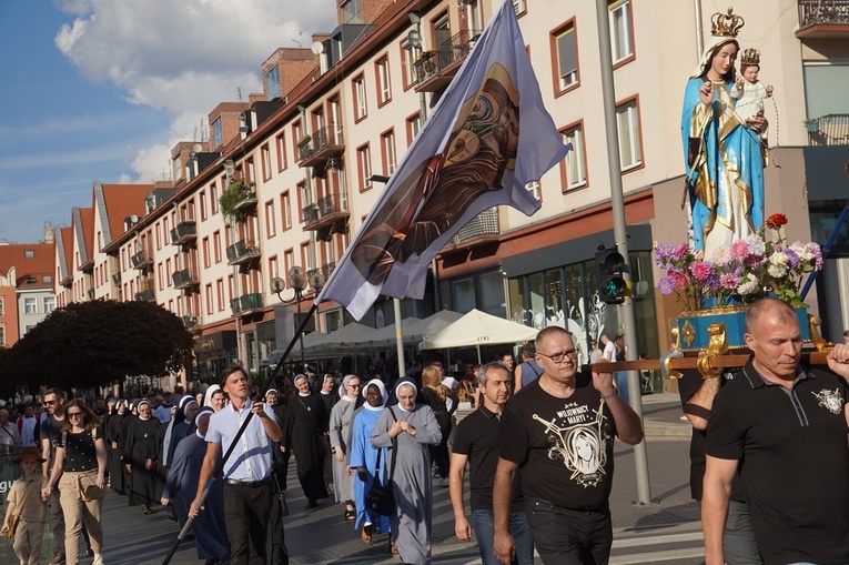 Procesja z relikwiami św. Stanisława i św. Doroty przeszła przez Wrocław