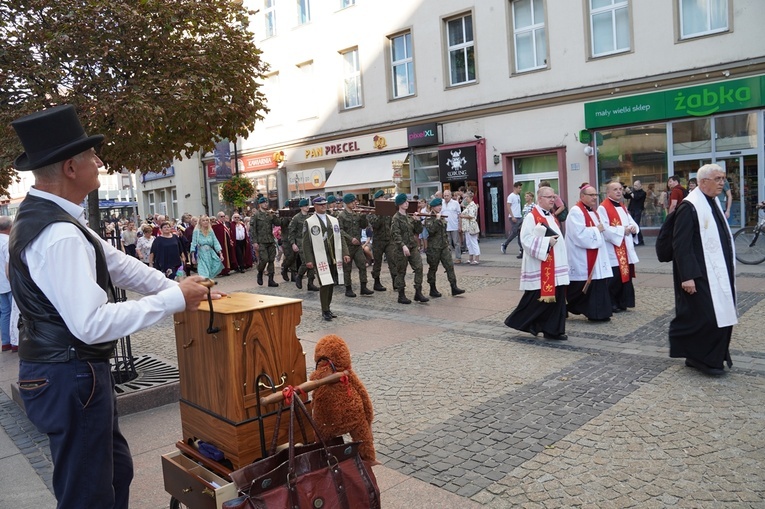Procesja z relikwiami św. Stanisława i św. Doroty przeszła przez Wrocław