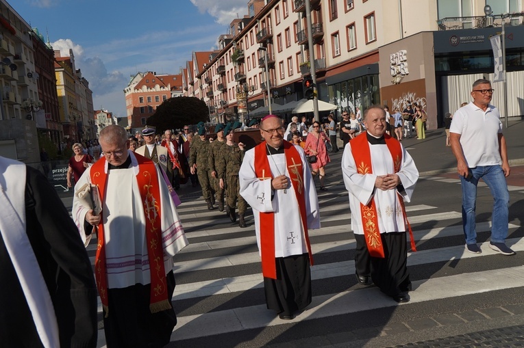 Procesja z relikwiami św. Stanisława i św. Doroty przeszła przez Wrocław