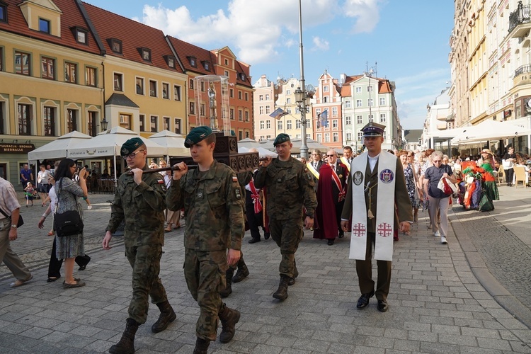 Procesja z relikwiami św. Stanisława i św. Doroty przeszła przez Wrocław