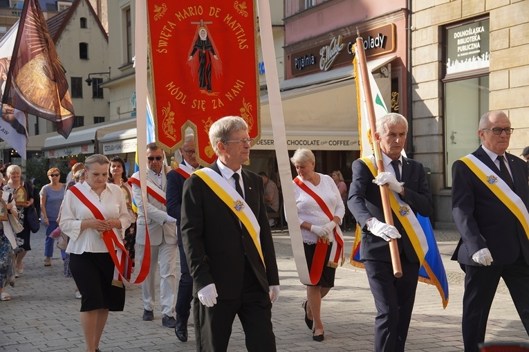 Procesja z relikwiami św. Stanisława i św. Doroty przeszła przez Wrocław