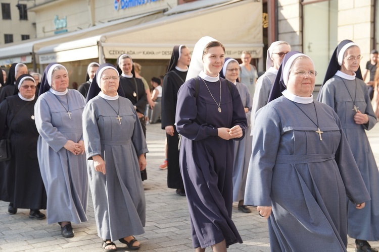 Procesja z relikwiami św. Stanisława i św. Doroty przeszła przez Wrocław