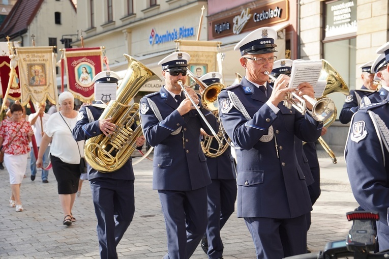 Procesja z relikwiami św. Stanisława i św. Doroty przeszła przez Wrocław