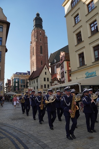 Procesja z relikwiami św. Stanisława i św. Doroty przeszła przez Wrocław