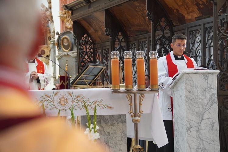 Procesja z relikwiami św. Stanisława i św. Doroty przeszła przez Wrocław