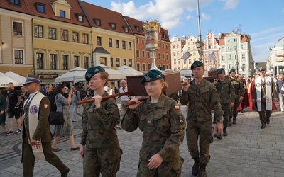 Procesja z relikwiami św. Stanisława i św. Doroty przeszła przez Wrocław