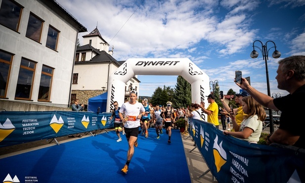 Beskidy oczami biegacza - zobacz niezwykły Maraton Trzech Jezior od środka