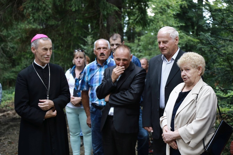 Msza św. i poświęcenie krzyża na Postawnem