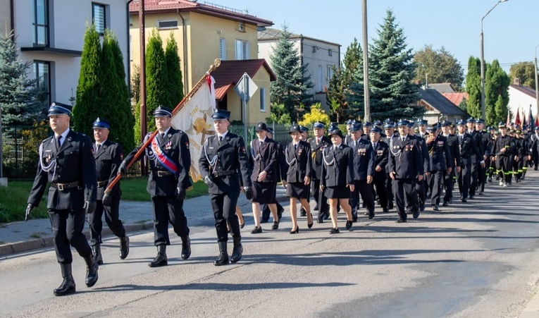 Jubileusz 110 lat był okazją do zaprezentowania ekipy strażaków.