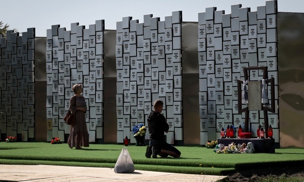 Pomnik upamiętniający zabitych w Buczy