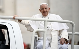 Papież: ewangelizując pamiętajmy o ludziach krzyżowanych dzisiaj