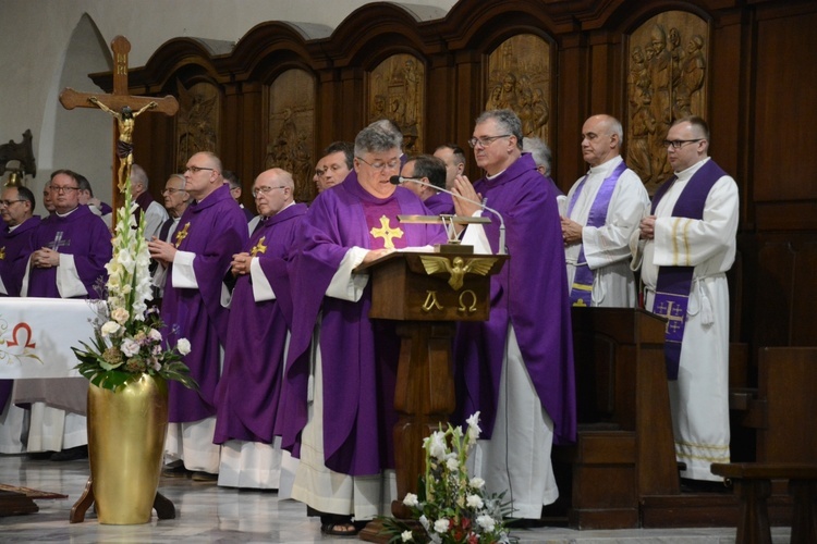 Msza św. żałobna za zmarłego bp. Jana Wieczorka