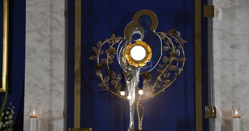 Gwiazda na płaszczu Matki Bożej na Bródnie