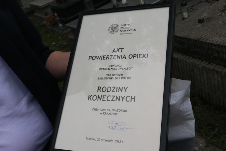 Nowy nagrobek prof. Feliksa Konecznego i jego rodziny