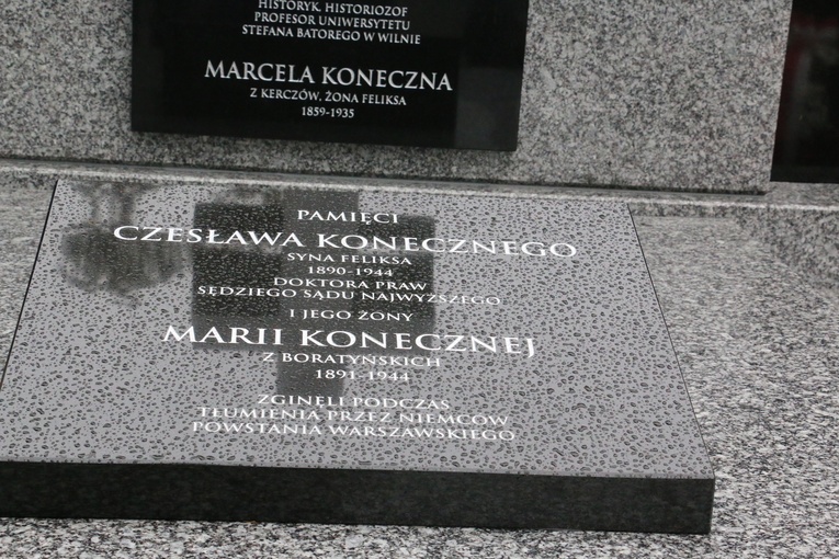Nowy nagrobek prof. Feliksa Konecznego i jego rodziny