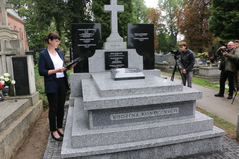 Nowy nagrobek prof. Feliksa Konecznego i jego rodziny