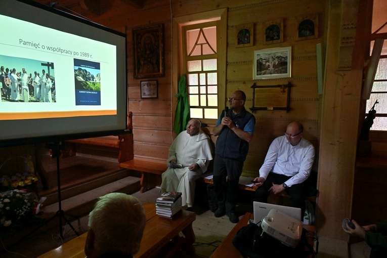 O "Bożych przemytnikach" na Wiktorówkach