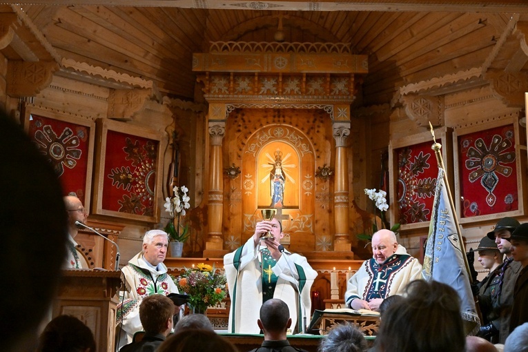 O "Bożych przemytnikach" na Wiktorówkach