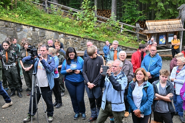 O "Bożych przemytnikach" na Wiktorówkach