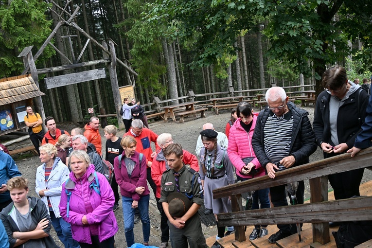 O "Bożych przemytnikach" na Wiktorówkach