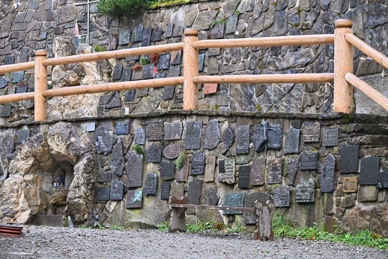 O "Bożych przemytnikach" na Wiktorówkach