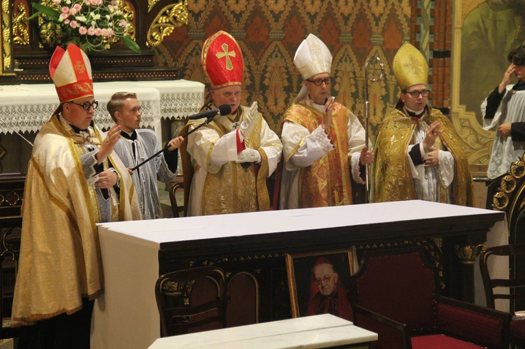 Kochłowice. Inscenizacja święceń biskupich Wilhelma Pluty i otwarcie wystawy